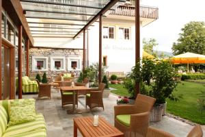 A garden outside Hotel Heubad
