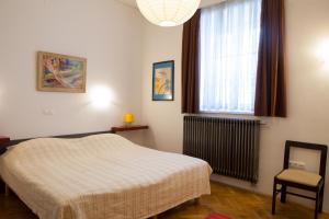 Un pat sau paturi într-o cameră la Rimska Apartments Tour As Ljubljana