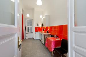 Kuchyňa alebo kuchynka v ubytovaní F4 Fiumei Apartment