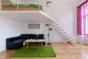 Posedenie v ubytovaní F4 Fiumei Apartment