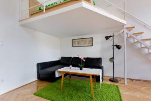 Posedenie v ubytovaní F4 Fiumei Apartment
