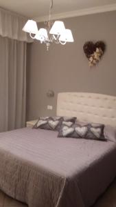 A bed or beds in a room at Hotel Explorer