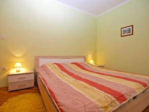 Postel nebo postele na pokoji v ubytování Apartments Robert 1317