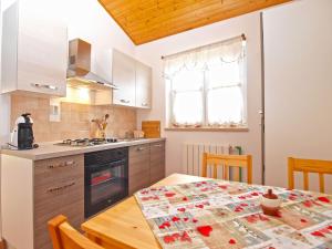 Kuchyň nebo kuchyňský kout v ubytování Apartments Robert 1317
