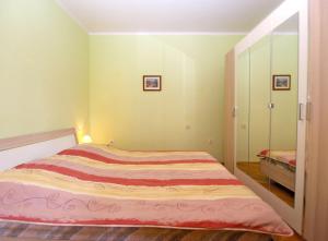 Postel nebo postele na pokoji v ubytování Apartments Robert 1317