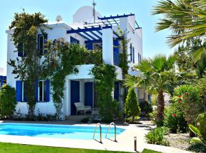 Πισίνα στο ή κοντά στο Latchi Beach Front Villa - Private Heated Pool - Amazing Uninterrupted Sea Views