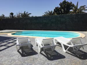 Bazén v ubytování Villas Las Maretas nebo v jeho okolí