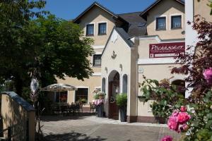 Rakennus, jossa guesthouse sijaitsee