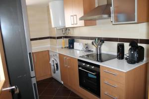 Kuchnia lub aneks kuchenny w obiekcie Appartement tout confort, Rez-de chaussée,3 chambres, 2 salles de bain