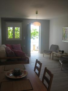 A seating area at Villa Sunset