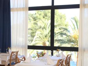 Restauracja lub miejsce do jedzenia w obiekcie Inturotel Azul Garden