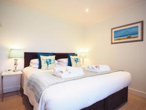 A bed or beds in a room at The Old Dairy Farm 