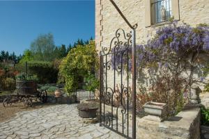 a wrought iron gate in front of a house at Les Carmes and spa in Le Thor