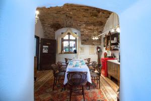 a dining room with a table and chairs in a kitchen at Baderhaus in Bruck an der Mur