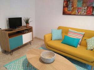 Televízia a/alebo spoločenská miestnosť v ubytovaní La Moraga de Poniente Malaga Hostel