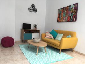 Televízia a/alebo spoločenská miestnosť v ubytovaní La Moraga de Poniente Malaga Hostel