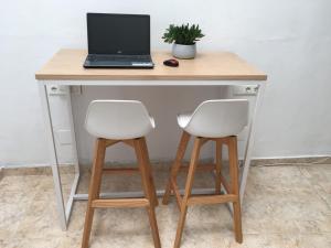 Televízia a/alebo spoločenská miestnosť v ubytovaní La Moraga de Poniente Malaga Hostel