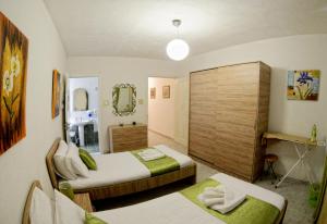 Postel nebo postele na pokoji v ubytování Village Corner 3 bedroom apartment with Garage