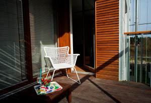 Balkón alebo terasa v ubytovaní Apartament Wśród Drzew