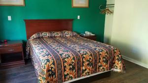 Ένα ή περισσότερα κρεβάτια σε δωμάτιο στο Victory Motel Inn near Universal & Hollywood +9 φωτογραφίες