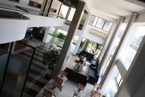 an overhead view of a living room with a couch and chairs at Pisa Plaza Hotel in Salvador