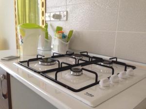 a stove top oven sitting on top of a counter at Tempo Sea Suits in Kérynia +41 photos