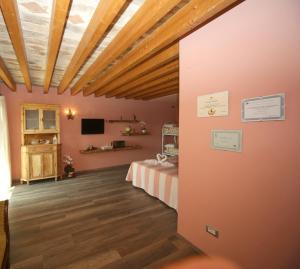 a bedroom with a bed and a wooden ceiling at La Bosca agriturismo in Gavardo