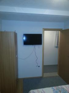 TV a/nebo společenská místnost v ubytování Apartments Aqua Resa
