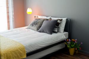 Posteľ alebo postele v izbe v ubytovaní Apartament Wśród Drzew