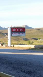 a sign for a motel on the side of the road at Sunset View Inn L.L.C in Alamo +36 photos