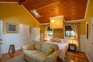 Letto o letti in una camera di Oak Tree Lodge