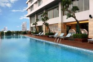 Bazén v ubytování Vasa Hotel Surabaya nebo v jeho okolí