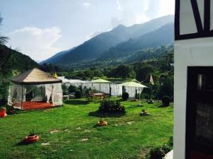 a yard with a gazebo and a view of a mountain at Walisons Peace Resort in Pahalgām