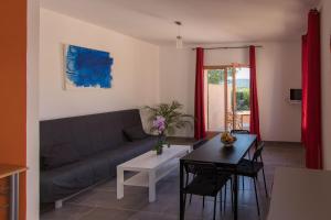 a living room with a couch and a table at Gîte du salagou in Octon
