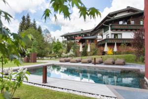 Bazén v ubytovaní Romantik Hotel Santer alebo v jeho blízkosti