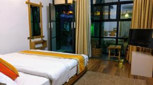 Łóżko lub łóżka w pokoju w obiekcie Gantavya Resort