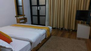 Łóżko lub łóżka w pokoju w obiekcie Gantavya Resort