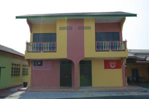 a colorful building with an american flag on it at My Friend Homestay in Kota Bharu