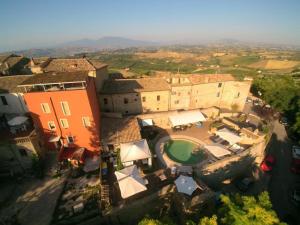 Pohľad z vtáčej perspektívy na ubytovanie Residence Borgo Da Mare