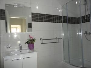 Kylpyhuone majoituspaikassa Paradise Apartments