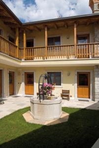a large house with a fountain in the yard at Lokanda Devetak in Savogna dʼIsonzo