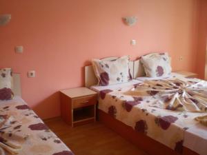A bed or beds in a room at Hotel Sirena