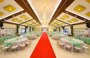 Restaurace v ubytování Kabaleyan Cove Resort powered by Cocotel