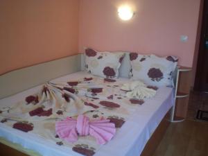 A bed or beds in a room at Hotel Sirena