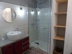 Koupelna v ubytování Chambre d'hôtes Logis de Saint Jean