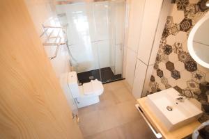 Un baño de Pension Restaurante Casa Camiño