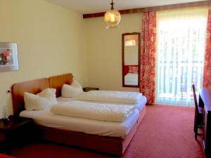 เตียงในห้องที่ Apfelwirt