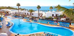 Bazén v ubytování Playa Blanca Sea View nebo v jeho okolí