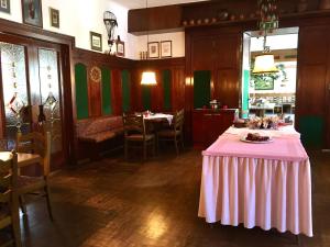 ห้องอาหารหรือที่รับประทานอาหารของ Apfelwirt