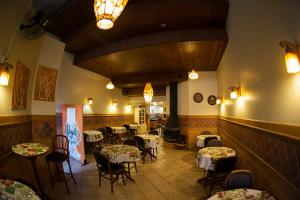 a restaurant with tables and chairs in a room at Regente Hotel in Pato Branco